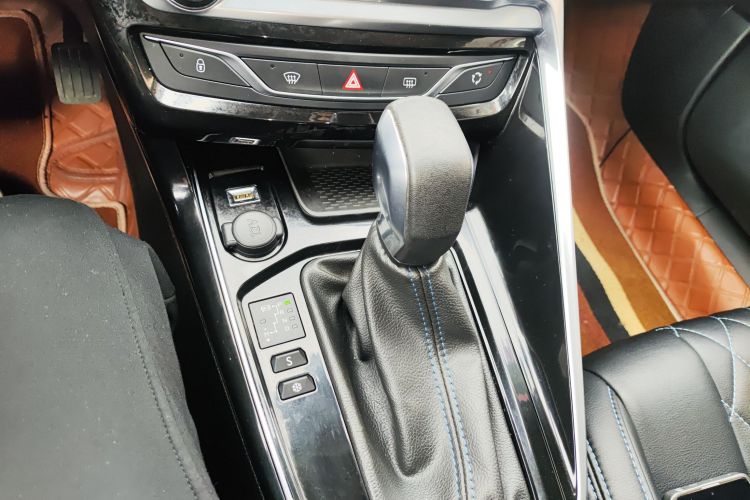 Peugeot 308 2019 car image #21
