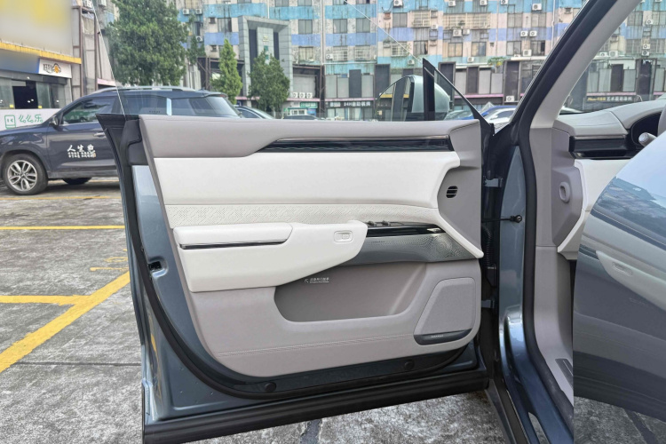 Zeekr 7X 2024 car image #21