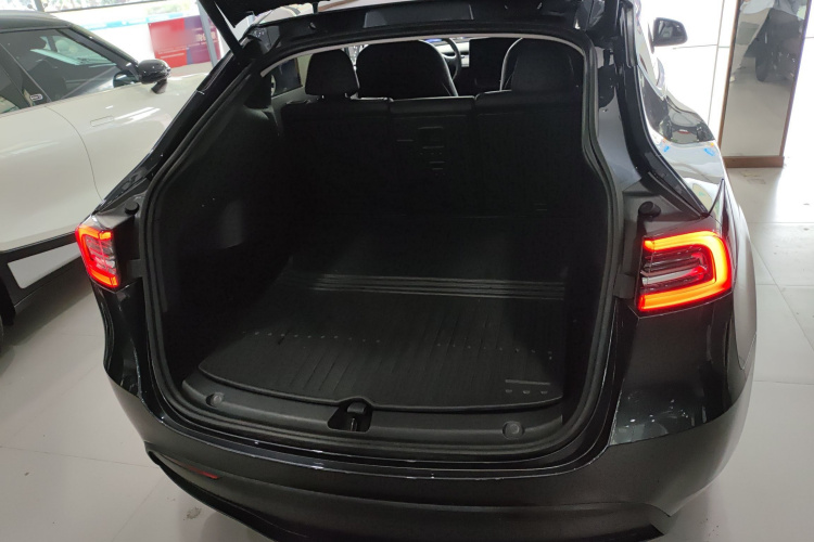 Tesla Model Y 2024 #21 Tesla Model Y 2024 immagine di auto #21