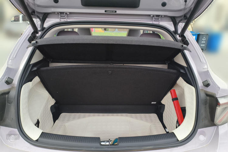 MG 4 EV 2025 immagine di auto #21