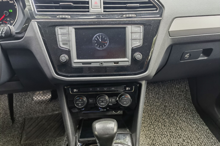 Volkswagen Tiguan L 2017 car image #21