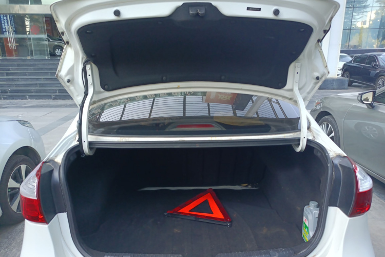 Kia K3 2018 car image #21