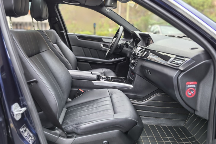 Mercedes-Benz E Class 2015 car image #21