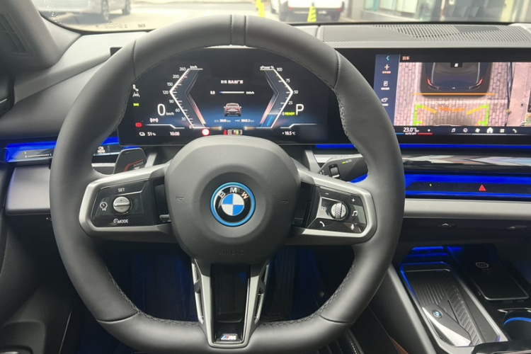 BMW i5 2025 car image #21