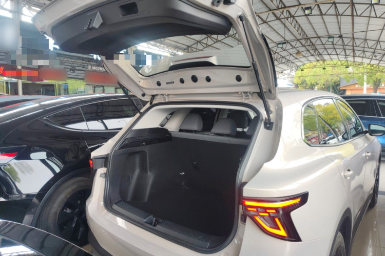 MG ES5 2025 car image #21