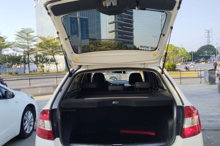 Skoda Rapid Spaceback 2017 car image #21