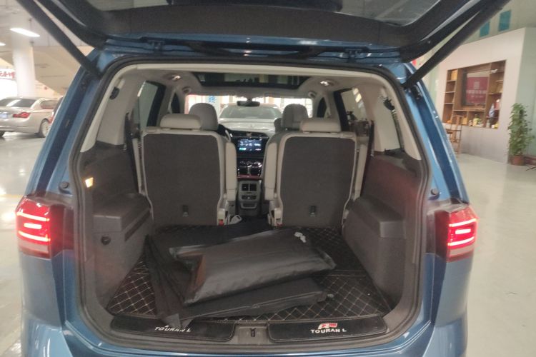 Volkswagen Touran 2018 immagine di auto #21