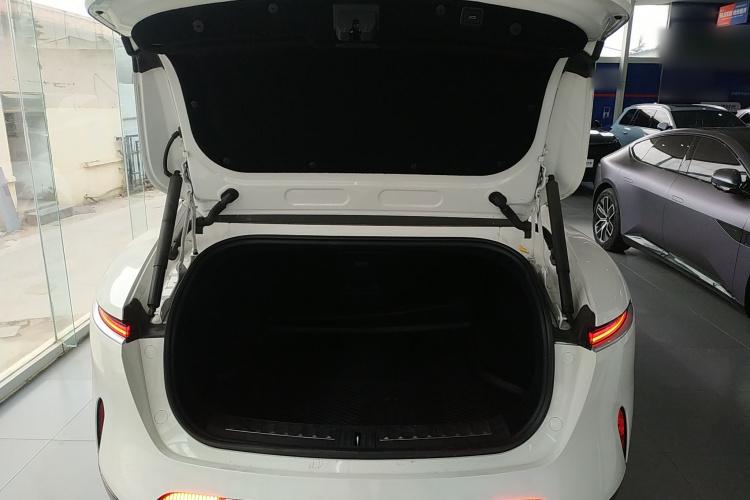 Avatr 11 2024 car image #21