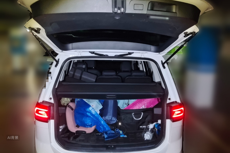 Volkswagen Touran 2018 immagine di auto #21