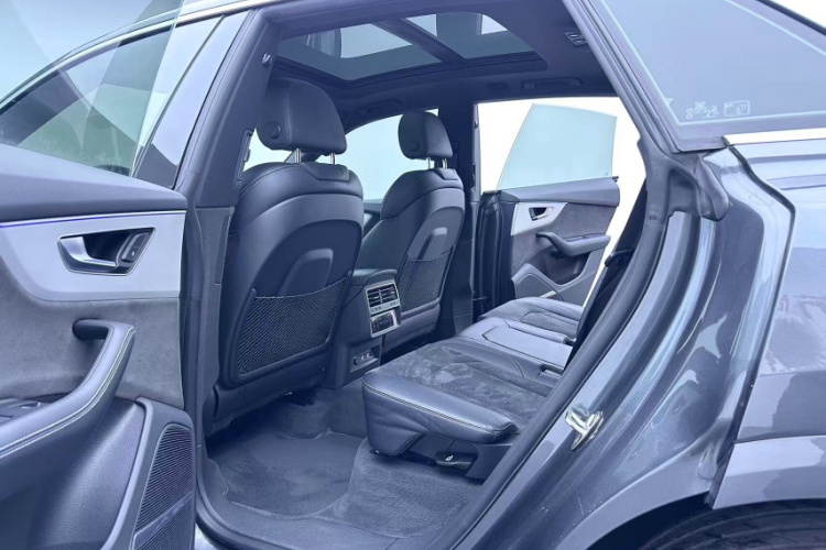 Audi Q8 2019 car image #21