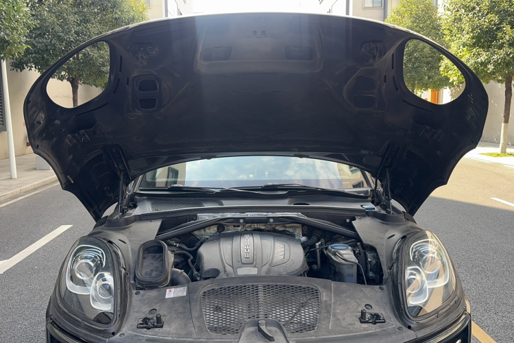 2016 car image #21