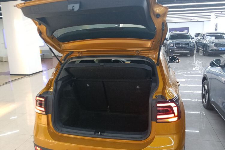Volkswagen T-Cross 2019 car image #21
