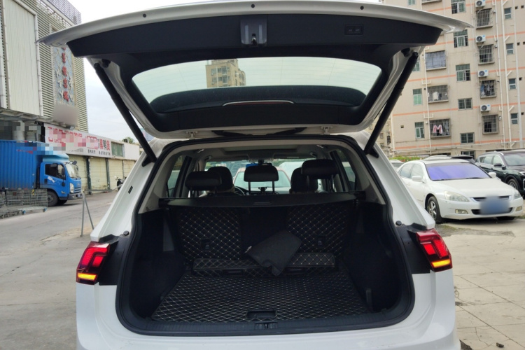 Volkswagen Tiguan L 2021 car image #21