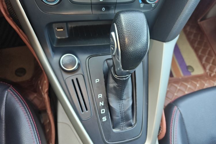 Ford Focus 2018 car image #21
