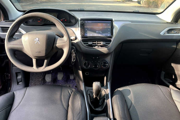 Peugeot 2008 2016 car image #21