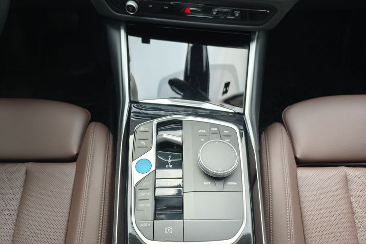 BMW i3 2024 car image #21