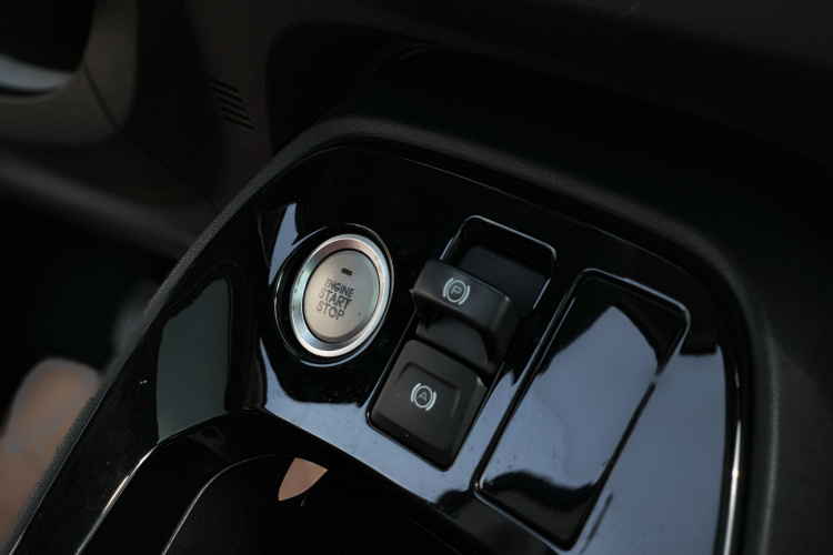 Haval H2s 2016 car image #21