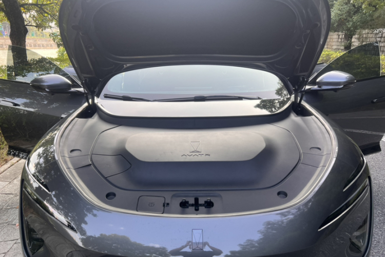 Avatr 12 2024 car image #21