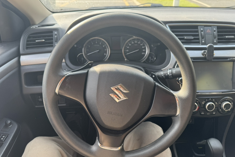 Suzuki 2015 car image #21