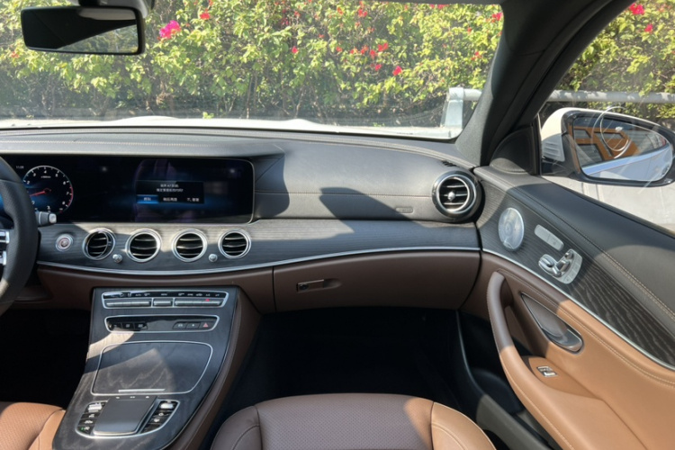 Mercedes-Benz E Class 2021 car image #21