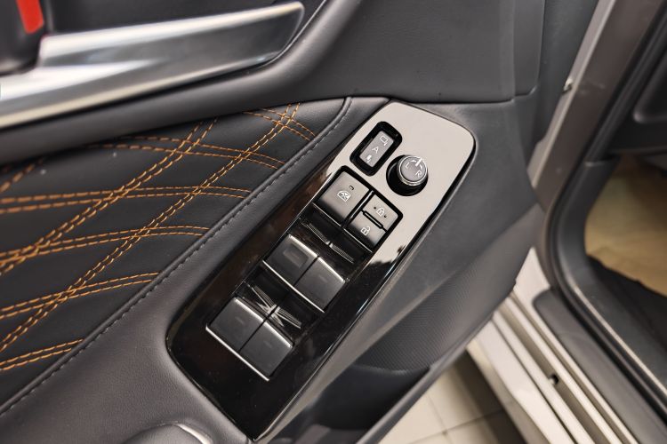 Toyota Avalon 2024 car image #21