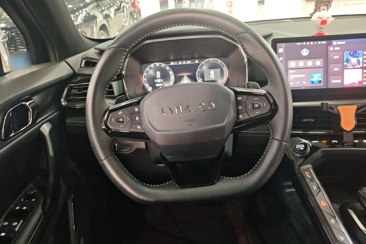 Lynk & Co 06 2023 car image #21