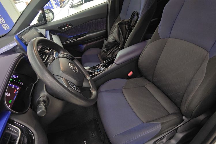 Toyota C-HR EV 2021 изображение автомобиля #21