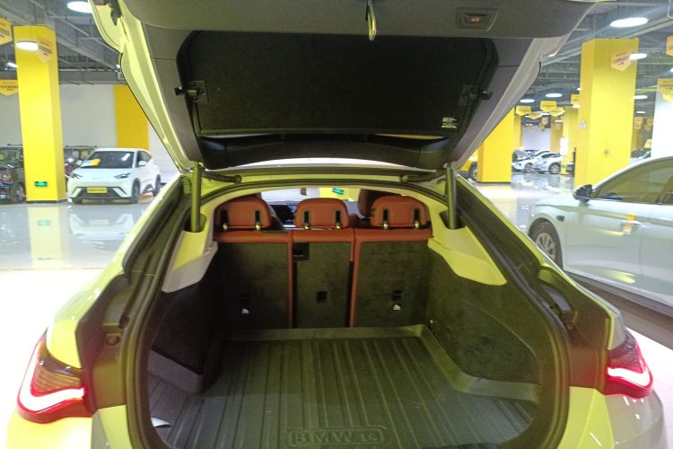 BMW i4 2025 car image #21