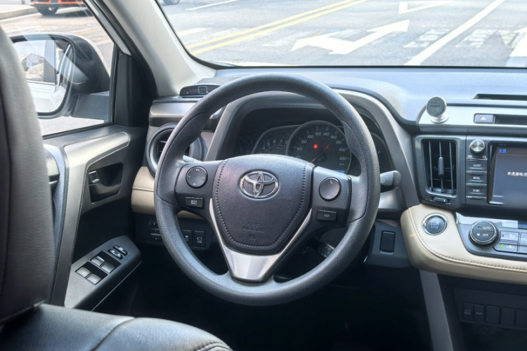 Toyota RAV4 2018 #21 Toyota RAV4 2018 car image #21