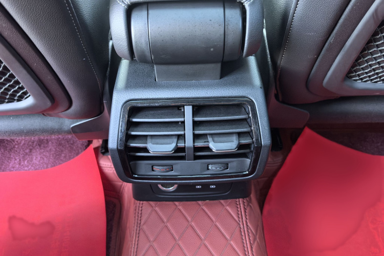 Audi Q3 2019 car image #21