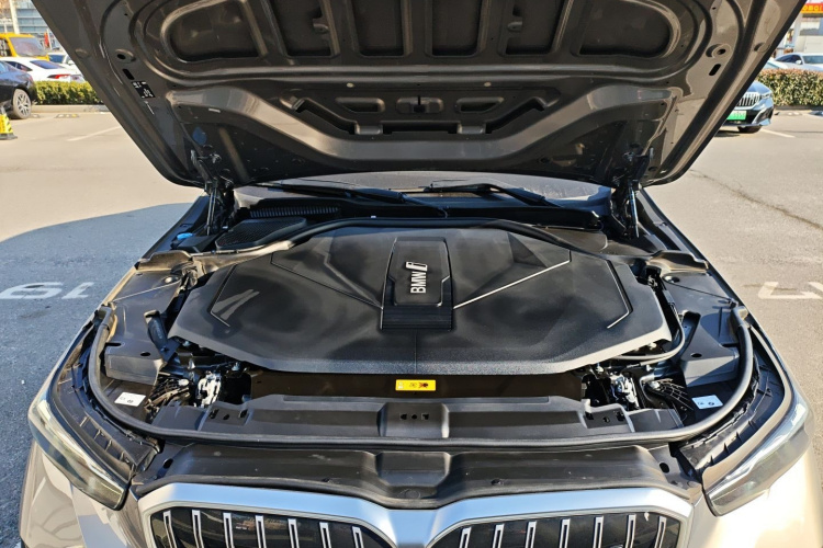 BMW i5 2025 car image #21
