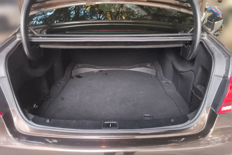 Mercedes-Benz E Class 2014 car image #21