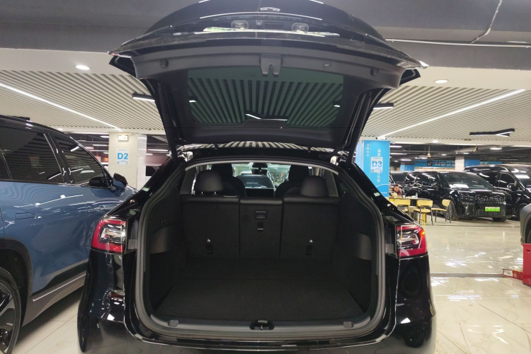 Tesla Model Y 2021 car image #21