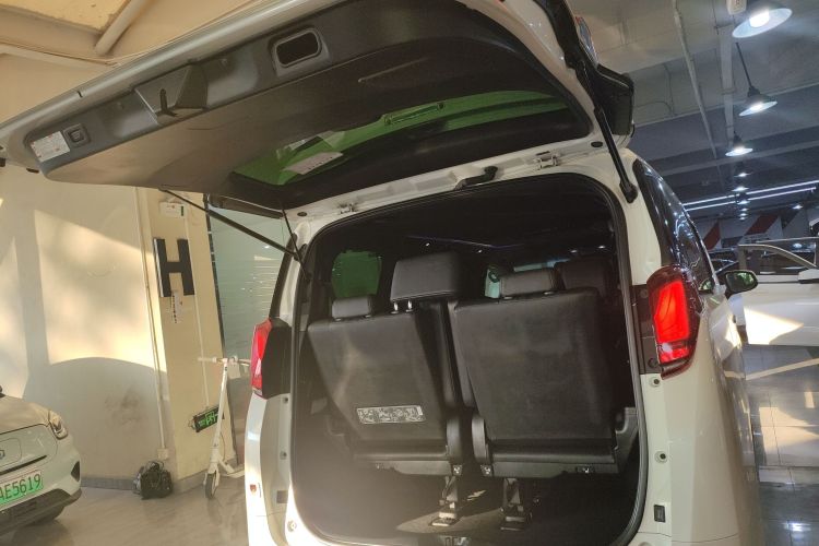 Toyota Alphard 2022 car image #21