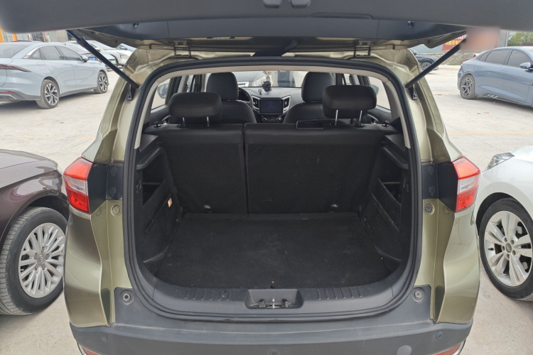 Changan CS15 2017 صورة سيارة #21