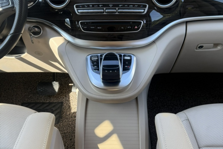 Mercedes-Benz V Class 2018 #21 Mercedes-Benz V Class 2018 car image #21