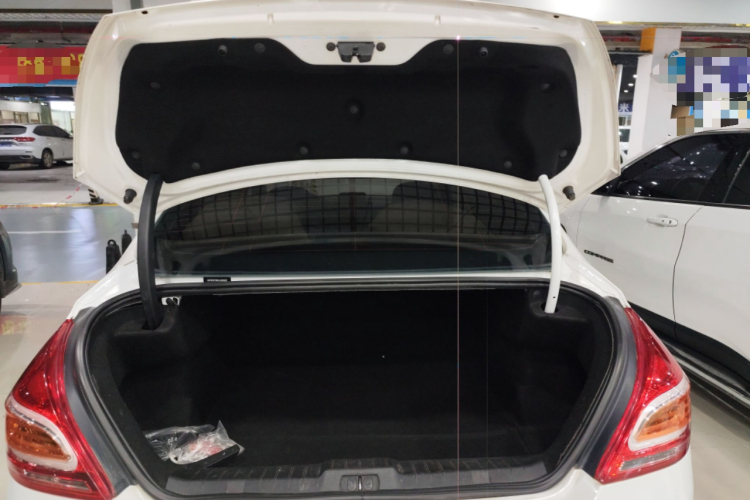 Peugeot 308 2015 car image #21