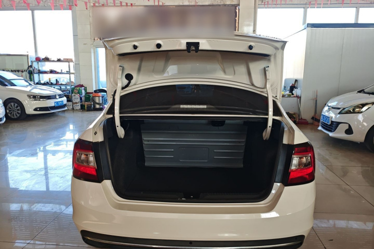 Skoda Rapid 2019 car image #21