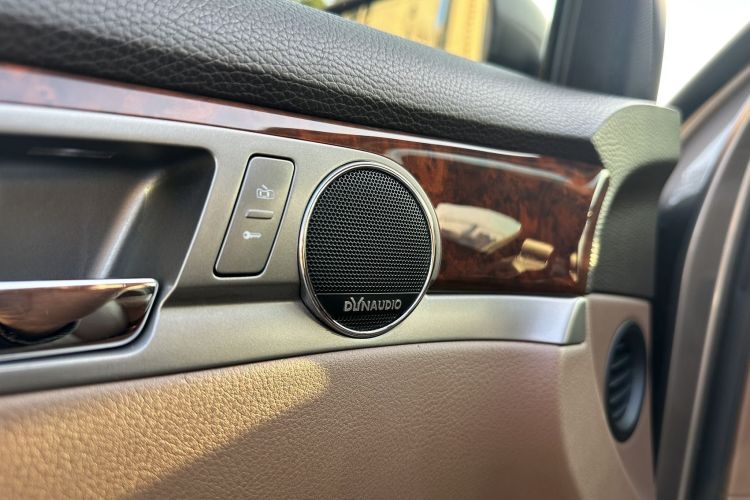 Volkswagen Pheaton 2012 immagine di auto #21