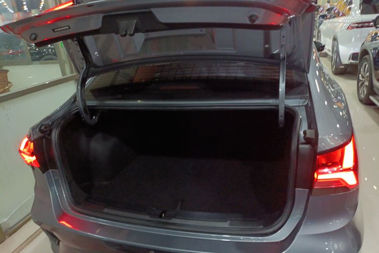 Roewe i5 2021 #21 Roewe i5 2021 car image #21