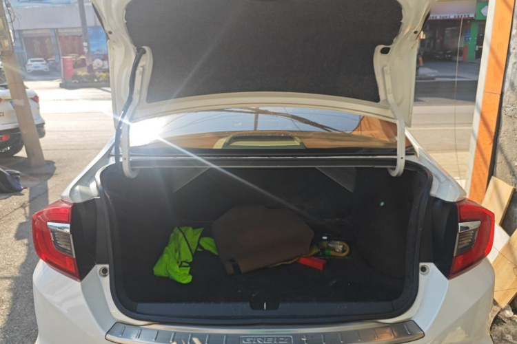 Honda Greiz 2017 صورة سيارة #21