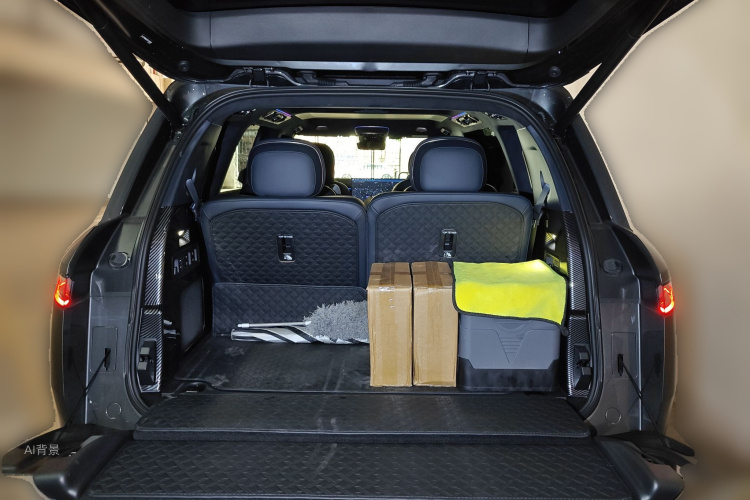 Lynk & Co 900 2025 car image #21