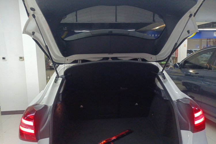 Mercedes-Benz GLA Class 2018 car image #21