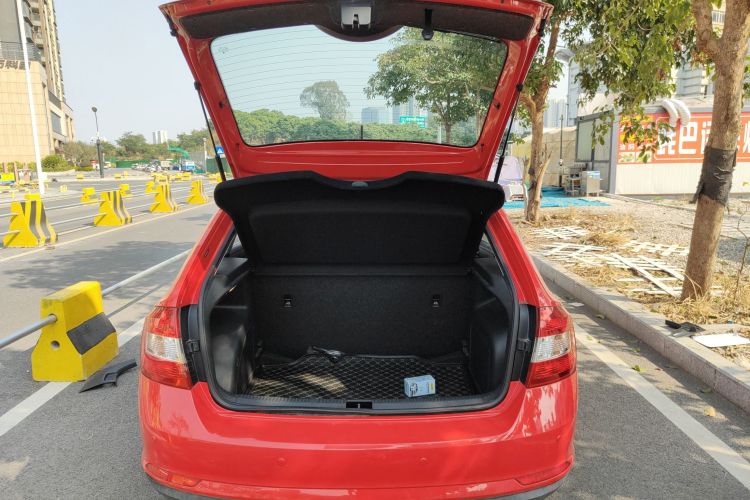 Skoda Rapid Spaceback 2018 car image #21