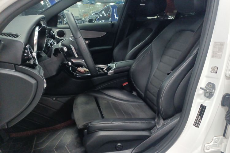 Mercedes-Benz C Class 2018 car image #21