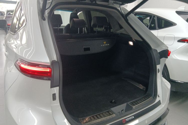 Toyota Venza 2023 صورة سيارة #21