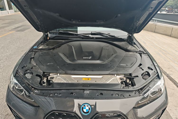 BMW i4 2022 car image #21