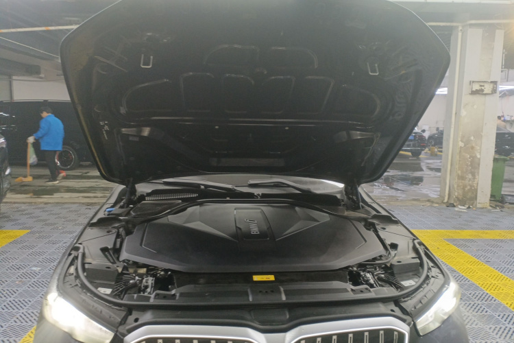 BMW i5 2024 car image #21