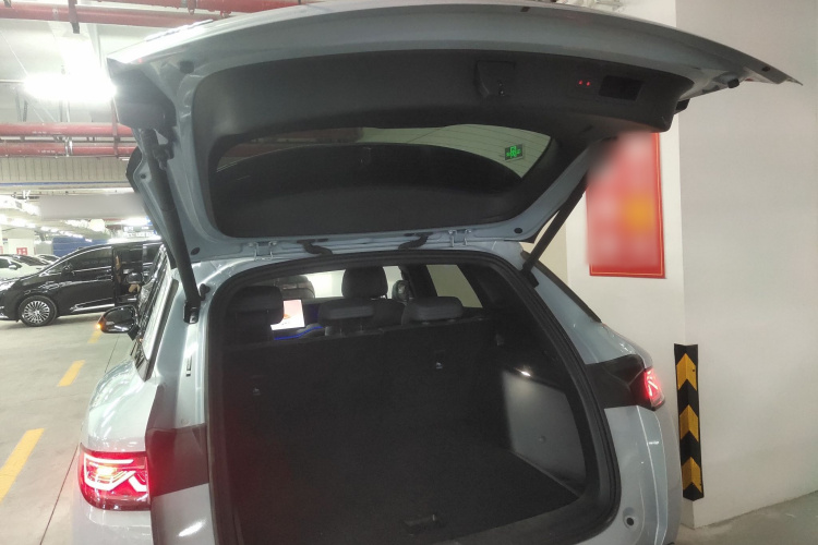 BYD SongL DM-i 2025 #21 BYD SongL DM-i 2025 car image #21