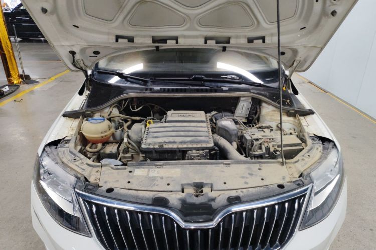 Skoda Rapid 2018 car image #21